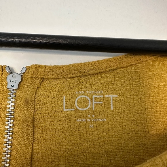 LOFT textured top. Size M - Picture 2 of 6